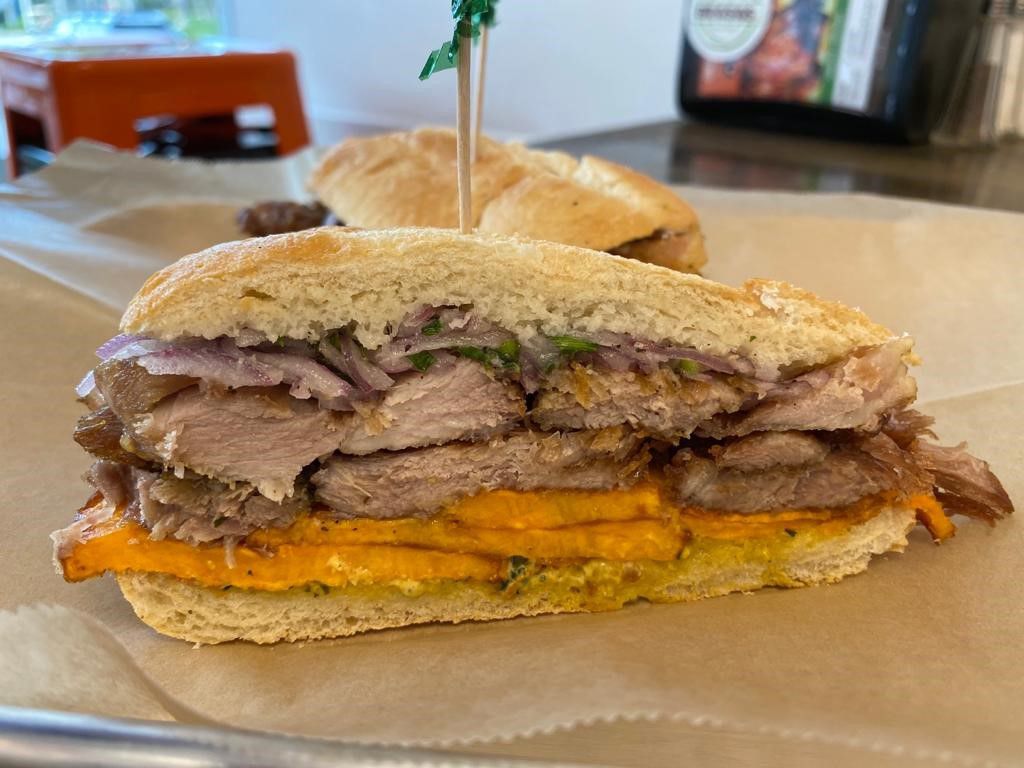 Brasas Sándwich de chicharrón.jpg